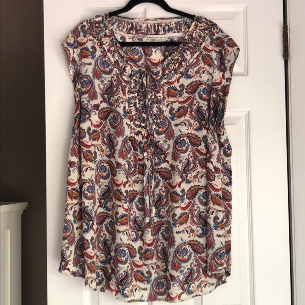 Plus size sleeveless blouse